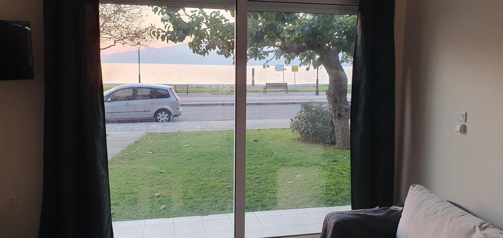 Nafpaktos Seaside Apartment Экстерьер фото